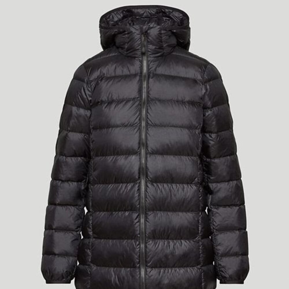 Aritzia The New Little Puff Long in Black, Medium